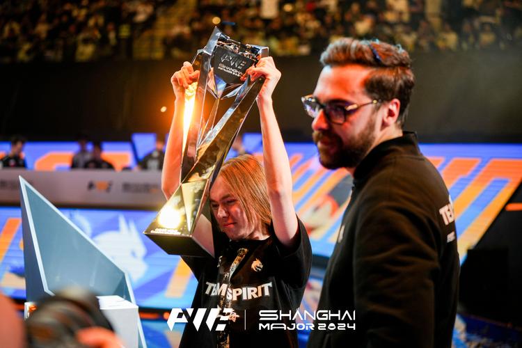 G2官推整活：游回家吧小伙子们！配图Jankos游回基地