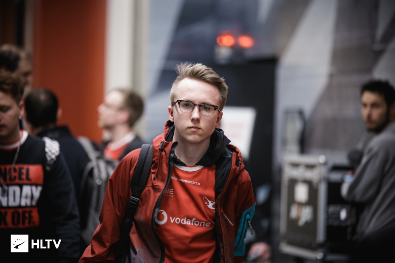 GALA ：如果有机会，可能也会玩卡莎，但现在的卡莎有点垃圾