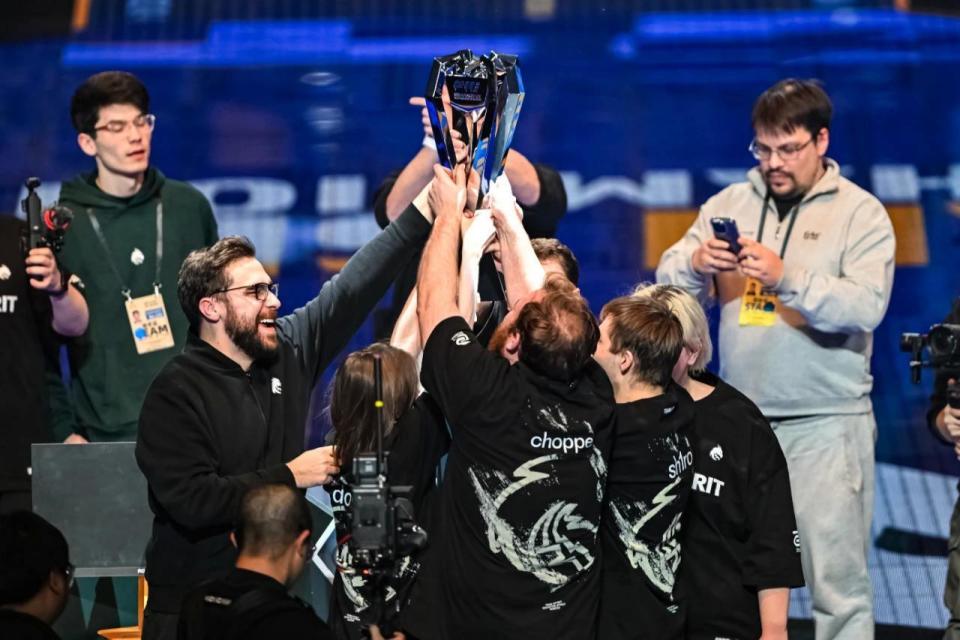 s1mple以租借形式加盟Falcons，为期一个月！BOROS已被下放