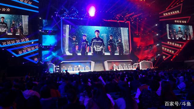 从 faker 的赛后采访中借鉴：把这个冠军给粉丝