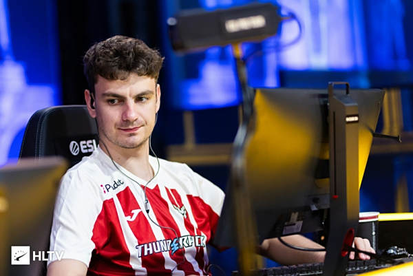 Yagao英文流：经过了春天和MSI，我们队员之间更清楚地认识了彼此