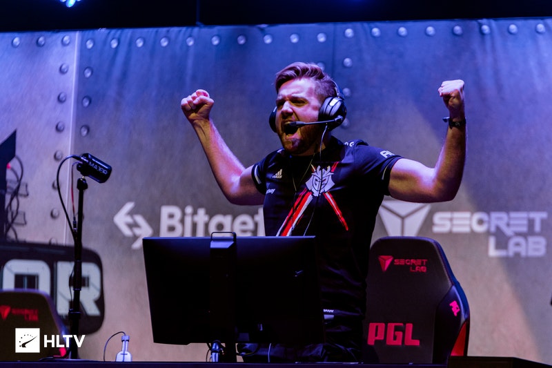 faker ： ＂在我与 SKT 的时光中，我有许多美好的回忆；与 T1 一起，我经历了很多个人成长＂