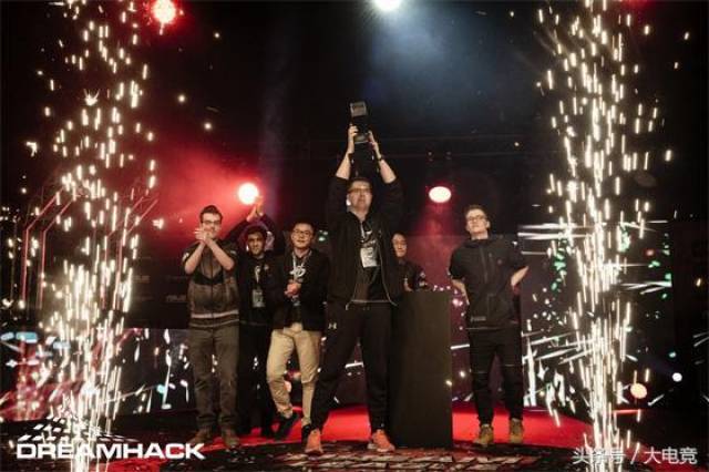 资讯队友全部牺牲 主播被迫与敌人组队，结果反水？